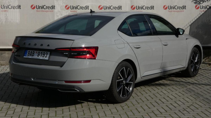 Škoda Superb 2.0 TDI DSG Sportline na operativní leasing