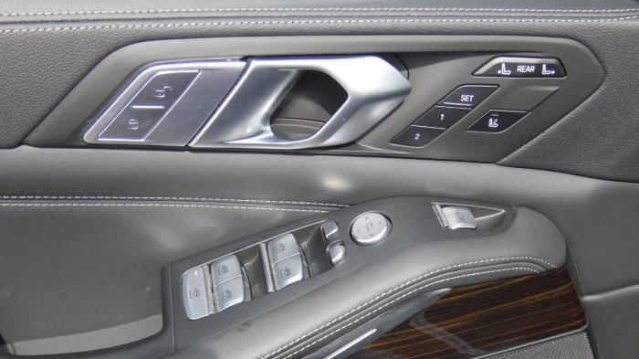 BMW X7 xDrive 40d Luxury na operativní leasing