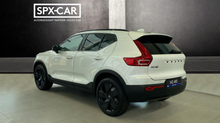 Volvo XC40 PLUS BLACK EDITION, B4 FWD, 145+10 kW / 197+14 HP na operativní leasing