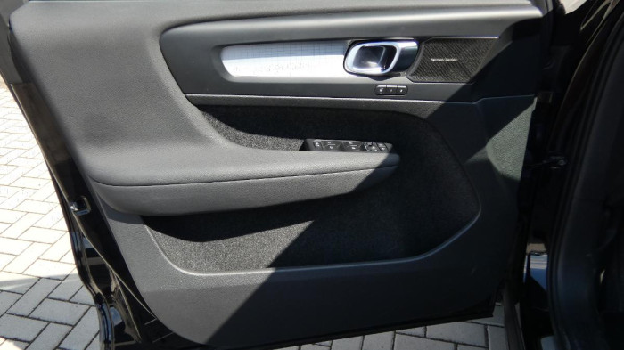 Volvo XC40 B4 AWD Core DCT na operativní leasing