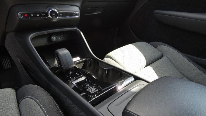 Volvo XC40 B4 AWD Core DCT na operativní leasing