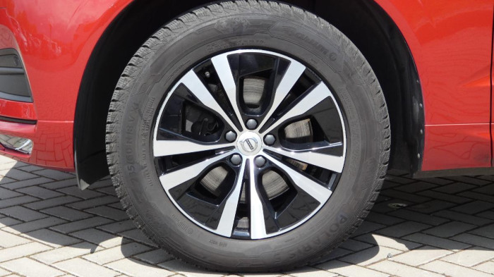 Volvo XC60 B4 AWD Momentum Pro na operativní leasing