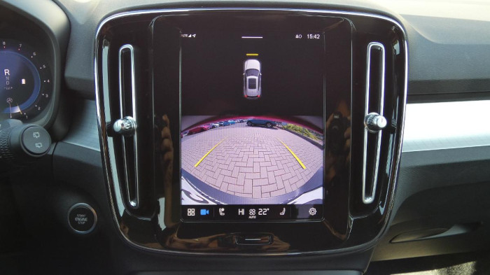 Volvo XC40 B4 AWD Core DCT na operativní leasing