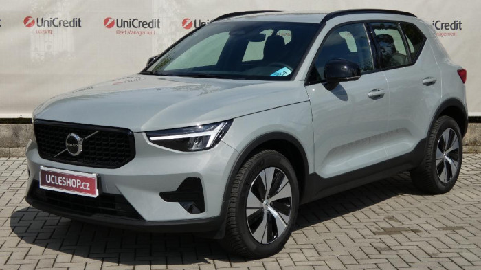 Volvo XC40 B3 Plus Dark na operativní leasing