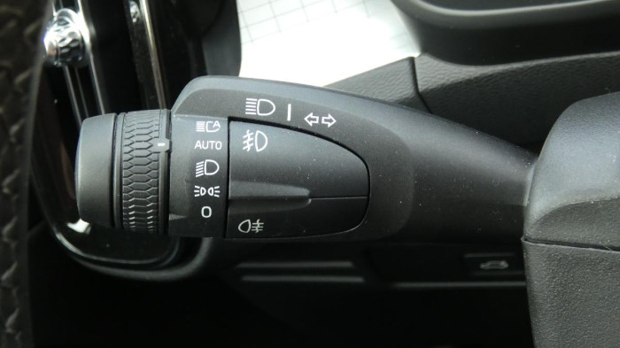 Volvo XC40 B4 AWD Core DCT na operativní leasing