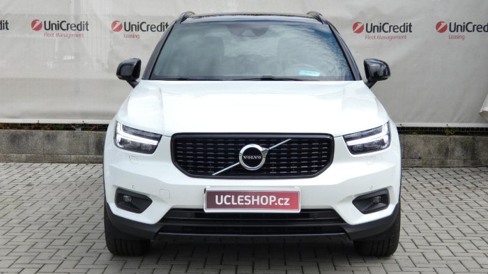 Volvo XC40 B4 FWD R-Design na operativní leasing