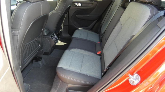 Volvo XC40 B4 AWD Core DCT na operativní leasing