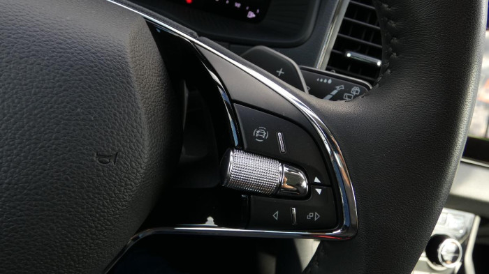 Škoda Karoq 1,5 TSI Ambition DSG na operativní leasing