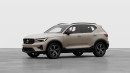 Volvo XC40 B3 AUT DARK PLUS na operativní leasing