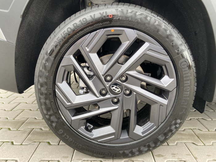 25 1,6 TGDI MT 20 YEARS LUXURY na operativní leasing