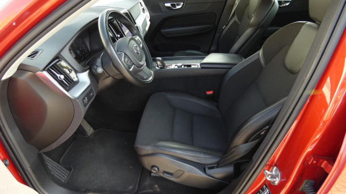 Volvo XC60 B4 AWD Momentum Pro Auto na operativní leasing