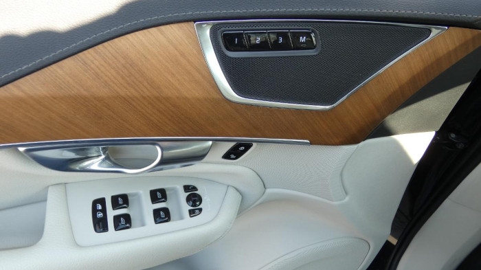 Volvo XC90 T8 Plug-in Hybrid Inscription, na operativní leasing