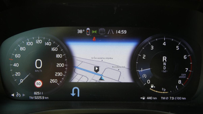 Volvo XC40 B3 FWD Momentum na operativní leasing