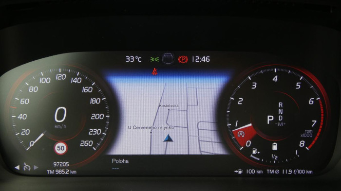 Volvo XC40 B4 FWD R-Design na operativní leasing