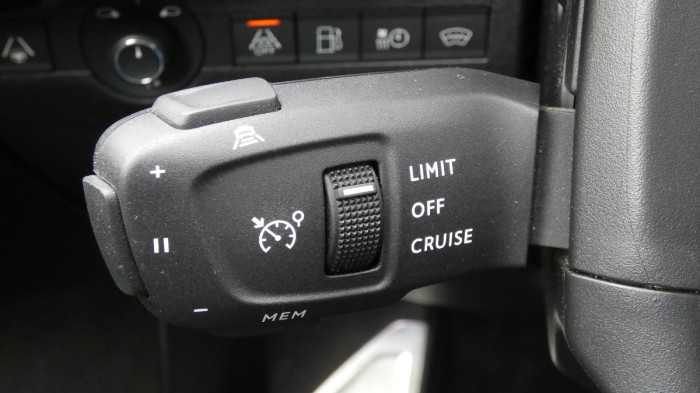 DS Automobiles DS7 Crossback 1.6 E-TENSE 300 EAT8 4x4 Perfo na operativní leasing