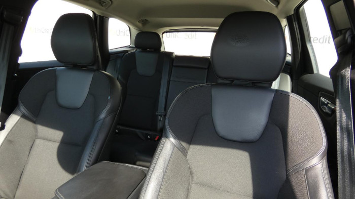 Volvo XC60 B4 AWD Momentum Pro Auto na operativní leasing