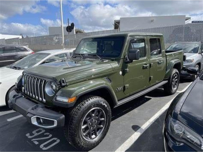 Jeep Gladiator 3.0 CRD V6 264k AT8 ZF OVERLAND MY23 *735* e na operativní leasing