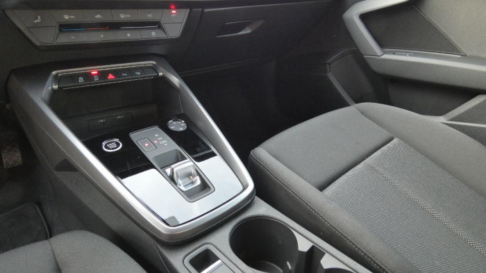 Audi A3 35 TFSI Sportback S Line na operativní leasing