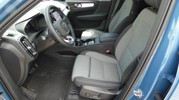 Volvo XC40 B4 AWD Plus Dark na operativní leasing