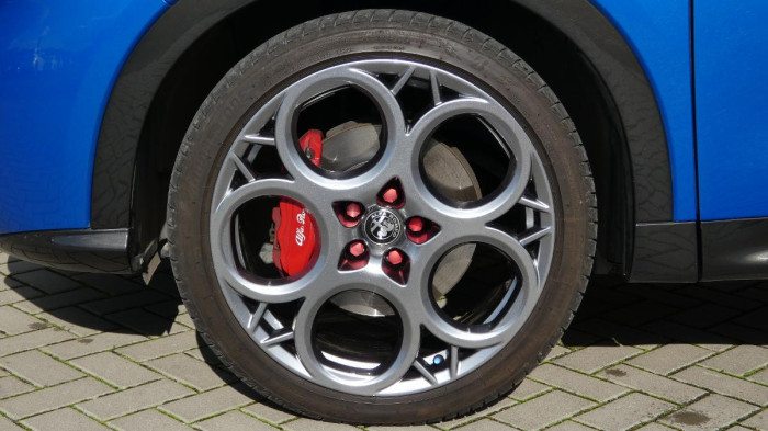 Alfa Romeo Tonale 1.5 e-Hybrid Edizione Speciale na operativní leasing