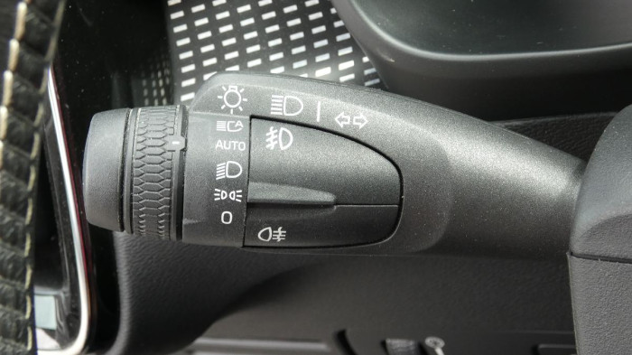 Volvo XC40 B4 FWD R-Design na operativní leasing