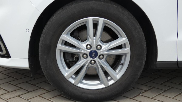 Ford Galaxy 2.0 EcoBlue AWD aut. Titanium na operativní leasing