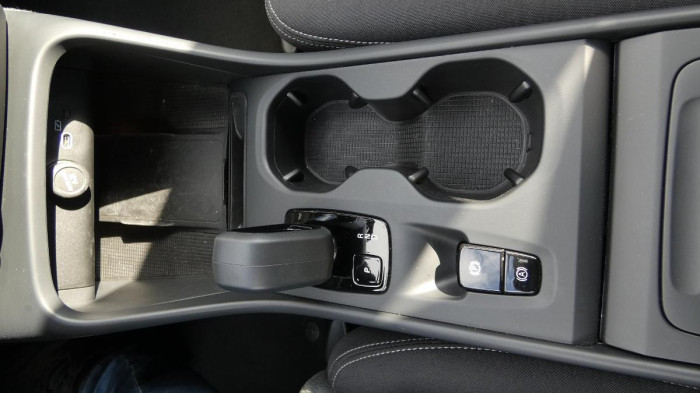 Volvo XC40 B3 Core DCT na operativní leasing