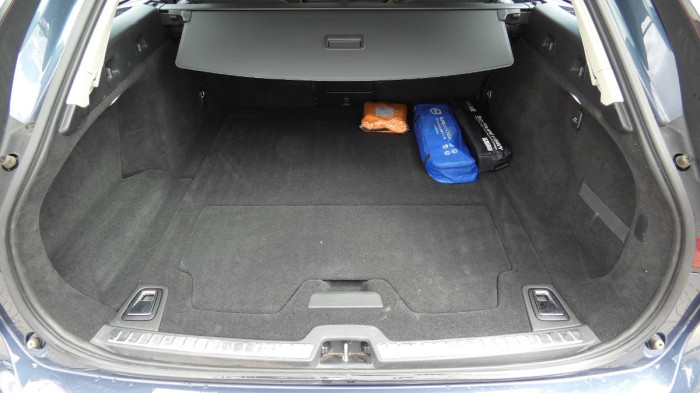 Volvo V90 B4 mHEV AWD aut. Momentum Pro na operativní leasing