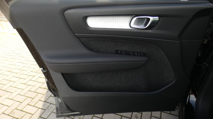 Volvo XC40 B3 mHEV Core aut. na operativní leasing