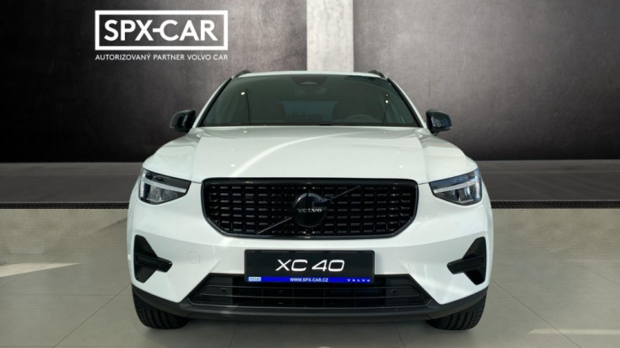 Volvo XC40 PLUS BLACK EDITION, B4 FWD, 145+10 kW / 197+14 HP na operativní leasing