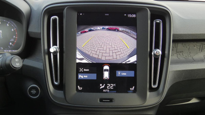 Volvo XC40 T2 FWD Momentum Auto na operativní leasing