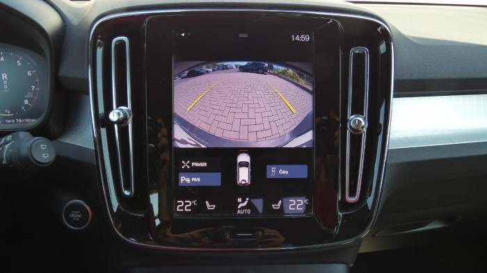 Volvo XC40 B3 FWD Momentum na operativní leasing