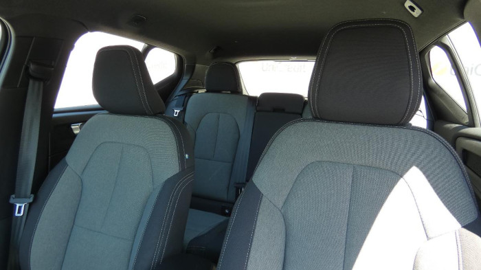 Volvo XC40 B3 FWD Momentum na operativní leasing