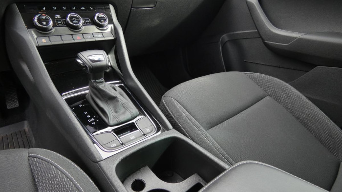 Škoda Karoq 1,5 TSI Ambition DSG na operativní leasing