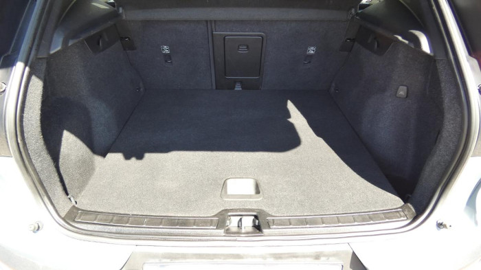 Volvo XC40 B3 FWD Momentum na operativní leasing