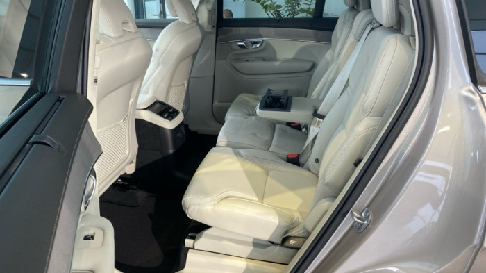 Volvo XC90 ULTRA BRIGHT, B5 AWD, 184+10 kW / 250+14 HP na operativní leasing