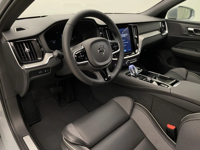 Volvo V60 T6 AWD Plug-in H. BRIGHT PLUS na operativní leasing