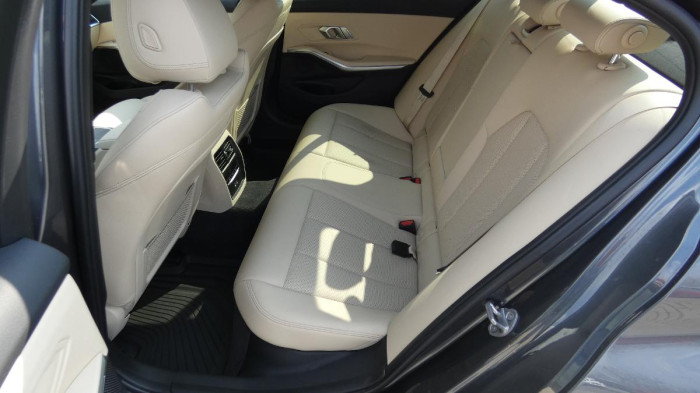 BMW Řada 3 330d xDrive AT na operativní leasing