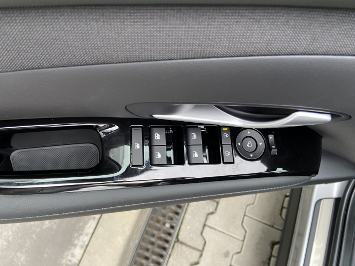 25 1,6 TGDI MT 20 YEARS LUXURY na operativní leasing