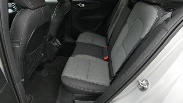 Volvo XC40 B4 FWD Core DCT na operativní leasing