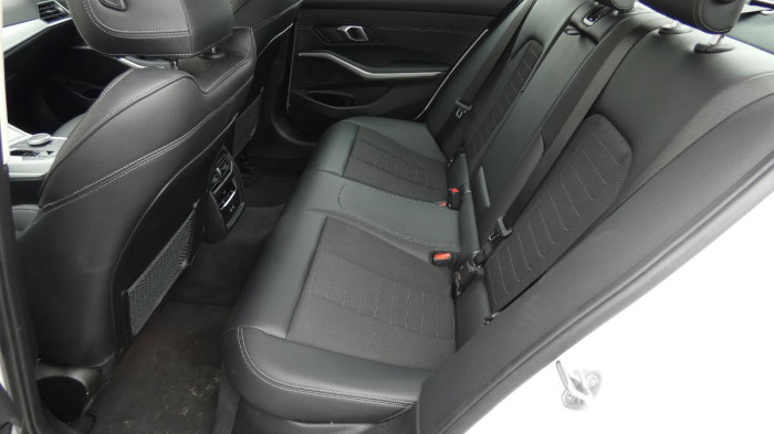 BMW Řada 3 320i Advantage na operativní leasing