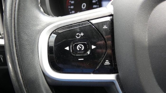 Volvo V90 B4 mHEV AWD aut. Momentum Pro na operativní leasing