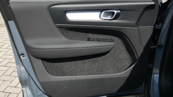 Volvo XC40 B3 mHEV Core aut. na operativní leasing