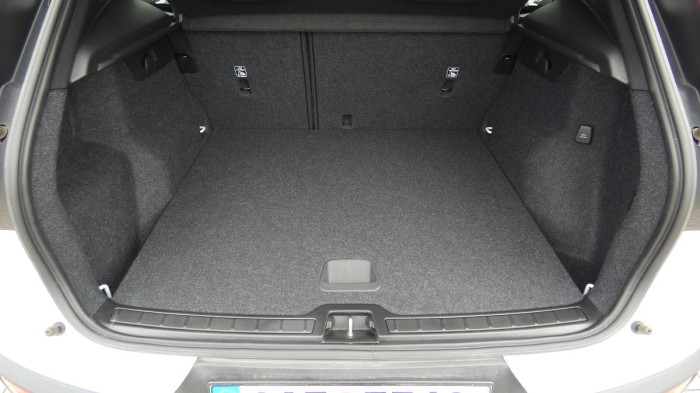 Volvo XC40 T2 FWD Momentum Core na operativní leasing