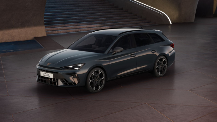 Cupra Leon SP VZ e-HYBRID 272k DSG na operativní leasing