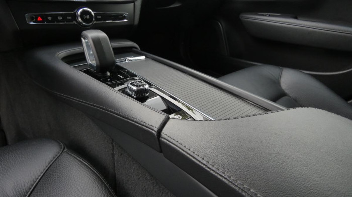 Volvo V90 B4 AWD Diesel Core na operativní leasing