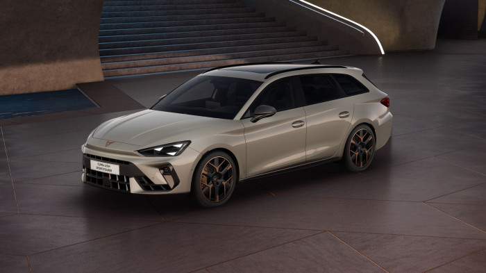 Cupra Leon SP VZ e-HYBRID 272k DSG na operativní leasing