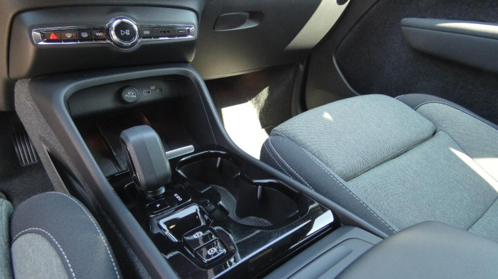 Volvo XC40 B4 AWD Core DCT na operativní leasing