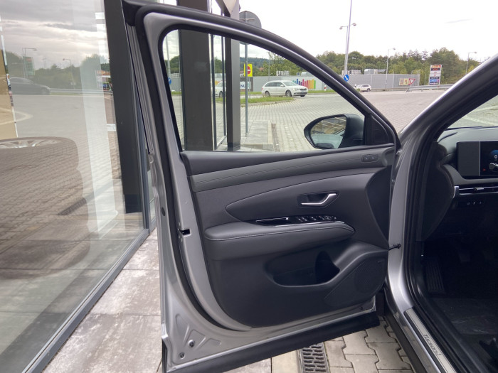 25 1,6 TGDI MT 20 YEARS LUXURY na operativní leasing