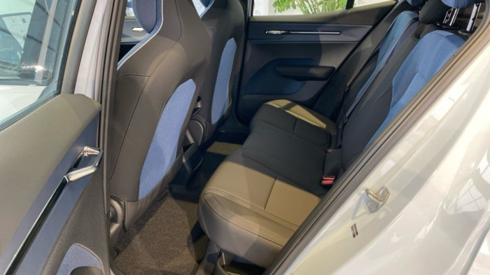 Volvo EX30 PLUS, Twin Motor Performance, 315 kW / 428 HP na operativní leasing